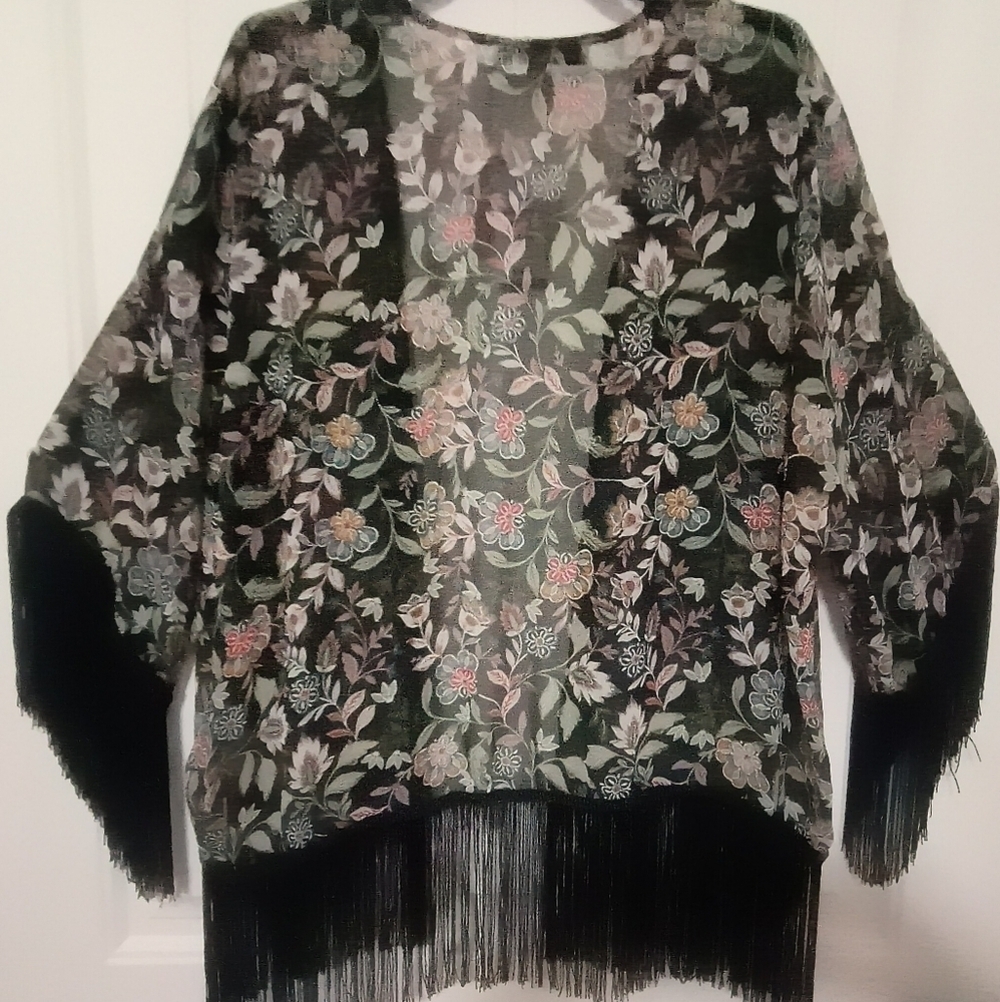 [5x$20] New Flowers in Black Kimono Cover Up / Size M / Price Dropped!